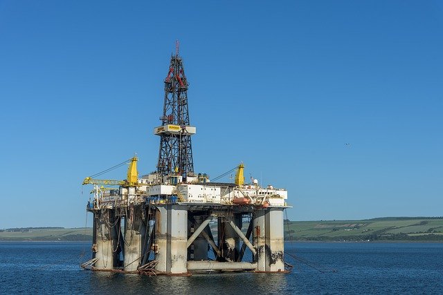 oil-rig-3522594_640